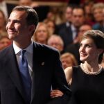Don Felipe y Doña Letizia dirigen sus mirada hacia el palco donde se encontraba Doña Sofía