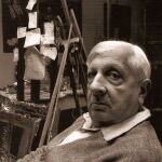 De Chirico posa en su estudio