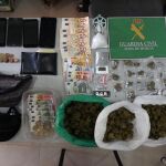 La droga y algunos efectos incautados