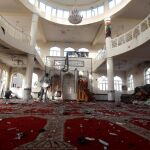 Dos atentados causaron ayer más de 80 muertos en dos mezquitas del país