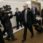 El responsable de Asuntos Políticos de la ONU, Jeffrey Feltman, a su llegada al aeropuerto internacional de Pyongyang, Corea del Norte, hoy