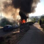 Foto del autobús en el que ha tenido lugar la explosión.