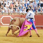Media verónica de Morante en un quite al toro de Núñez del Cuvillo