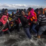 Inmigrantes llegan a la isla de Lesbos en una imagen de archivo.