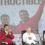 Maduro junto a Nelson Martínez (ex ministro de Petróleo) y Eulogio del Pino, ex presidente de PDVSA, ambos arrestados ayer por corrupción