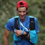 Kilian Jornet, con el hombro dislocado, durante la carrera.
