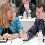 PIlar del Olmo junto con el secretario general de Presidencia, José Manuel Herrero, en la reunión en Madrid