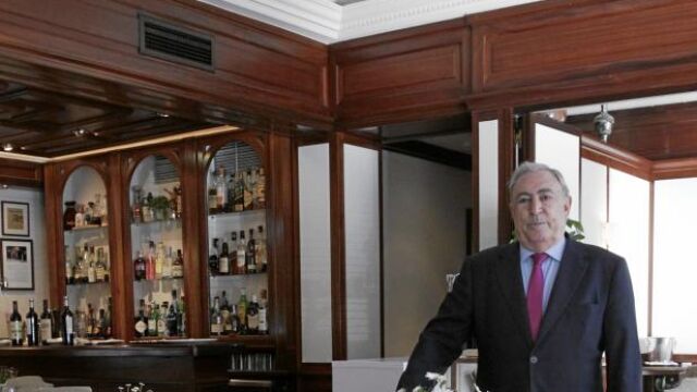 Doroteo Martín en el salón de Señorío de Alcocer, que cumple 35 años