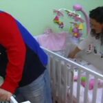 El Parlamento vasco quiere igualar los permisos de paternidad para las madres y padres