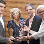 Carmena tomó ayer el testigo del World Pride 2017, que albergará la capital, de manos de sus organizadores