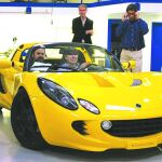 Musk probando el primer Tesla Roadster