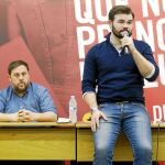 Rufián y Tardà, bajo la mirada de Junqueras, con las JERC proponen una milicia republicana en vez de ejército