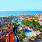 Panorámica del Resort de Iberostar en Riviera Maya, que incluye cinco hoteles al lado del mar