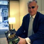 El escritor José Javier Esparza, autor de la trilogía "La Reconquista", durante la presentación hoy de su nueva novela histórica 'Los demonios del mar', en la que relata el primer ataque de los vikingos a las costas españolas en el siglo IX