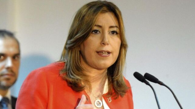 La presidenta de la Junta, Susana Díaz, podría simultanear su cargo al frente del Gobierno andaluz con el de líder del PSOE, en caso de ganar las primarias, pero tendría que renunciar a dirigir la federación socialista de Andalucía, al tratarse de un cargo orgánico