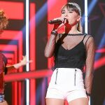 Aitana durante su primera actuación en la que interpretó «Bang Bang»