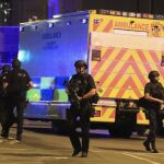 Policías en las inmediaciones del estadio