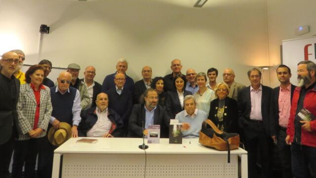 El coordinador de los encuentros, Alfredo Pérez Alencart, junto a los poetas participantes