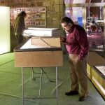 Recorrido amplio. La muestra se estructura en seis ámbitos que agrupan todas las facetas creativas de Carlos Barral