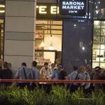 Policía israelí en la escena de un tiroteo en restaurante Max Brenner en Tel Aviv ayer