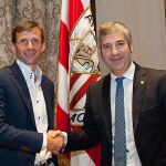 Cuco Ziganda, a la izquierda, junto al presidente del Athletic