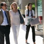 Pilar del Olmo, a su llegada a la reunión del comité de seguimiento junto a Manuel López y Rocío Lucas
