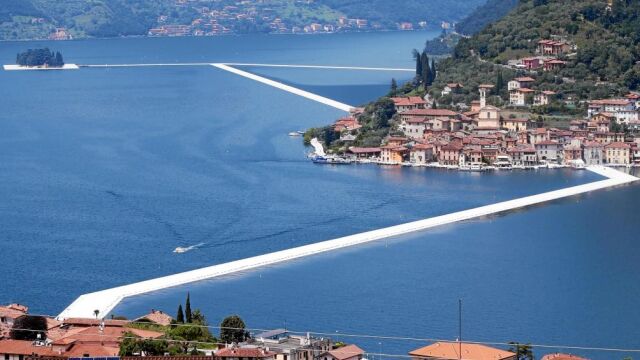 Tres kilómetros. La nueva obra de Christo atraviesa una parte del lago italiano de Iseo, desde el municipio de Sulzano hasta la isla de Monte Isola