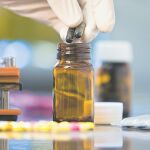 La industria impulsa la formación y la investigación médica con 496 millones