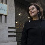 La vicepresidenta del Gobierno, Soraya Sáenz de Santamaría, ha llegado sobre las 17.10 horas de hoy a la sede de la consellería de Economía de la Generalitat