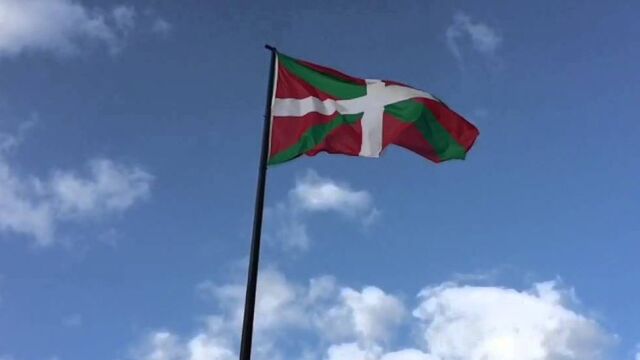 La Ikurri&ntilde;a, bandera oficial del Pa&iacute;s Vasco
