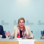 La vicepresidenta Rosa Valdeón y los consejeros José Antonio de Santiago-Juárez y Pilar del Olmo, explican los acuerdos del Consejo de Gobierno