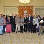 Los participantes en el Encuentro de Poetas en la recepción del Ayuntamiento
