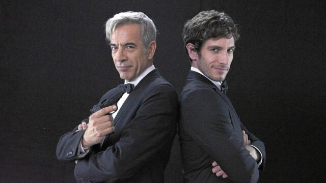 Imanol Arias y Quim Gutiérrez guardan un parecido razonable en el rostro y gran complicidad en la actuación