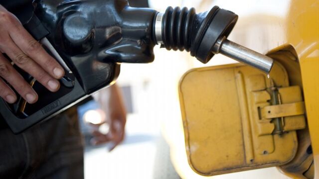 Manguera de repostaje de una gasolinera