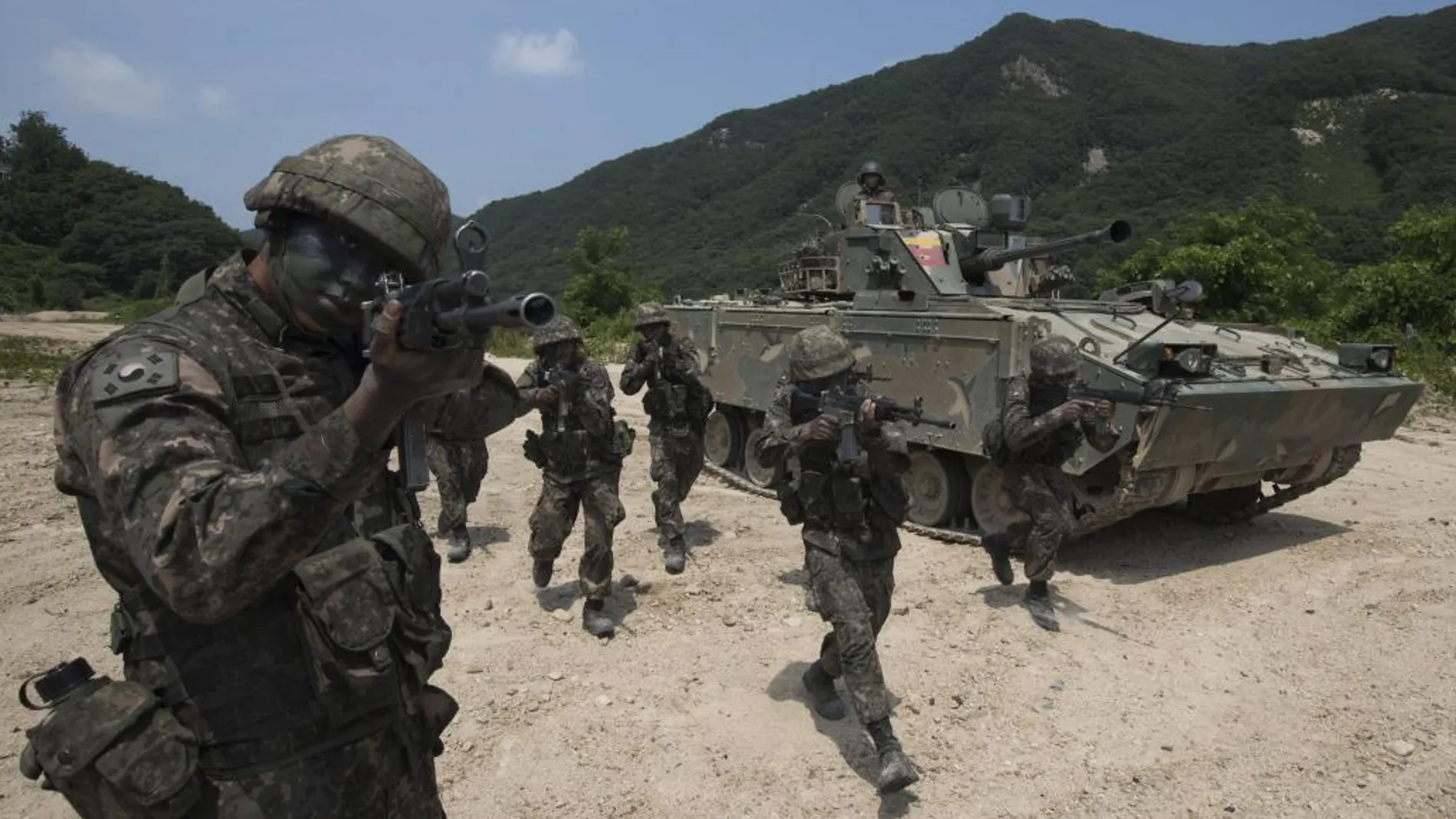 Soldados de la división de infantería mecanizada del Ejército surcoreano