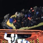 Imagen de una de las pateras rescatadas por Salvamento Marítimo durante el domingo