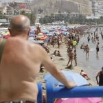 La playa de El Postiguet en Alicante