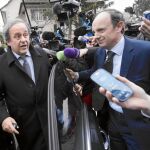 Platini y su abogado, a la entrada del TAS