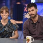 Los actores Hugo Silva y Michelle Jenner durante el programa de televisión «El Homiguero» en Madrid