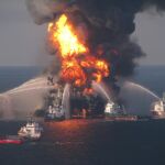 Imagen del incendio en la plataforma Deepwater Horizon en abril de 2010.