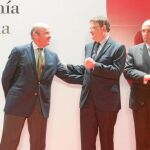 De izquierda a derecha, el presidente del Consejo de Cámaras de España, José Luis Bonet, el ministro de Economía, Luis de Guindos, el presidente de la Generalitat, Ximo Puig, el presidente de la Cámara de Comercio de Valencia, José Vicente Morata y el primer teniente alcalde, Joan Calabuig. En el acto estuvo presente también el delegado del Gobierno en la Comunitat, Juan Carlos Moragues y los consellers de Hacienda y de Economía, Vicent Soler y Rafael Climent