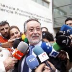 El exvicealcalde de Valencia, Afonso Grau, a su salida de la Ciudad de la Justicia