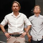 El líder de Podemos,Pablo Iglesias y su «número dos» Íñigo Errejón, el pasado 26-J, en la plaza del Museo Reina Sofía