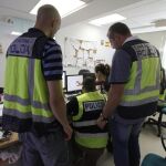 Agentes de la brigada de Delitos Telemáticos de la Policía