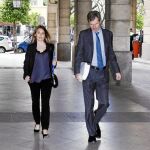 La ex presidenta de Invercaria, Laura Gómiz, en las cercanías de los juzgados sevillanos