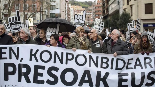 Cabecera de la marcha a favor del acercamiento de los presos de ETA