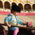 Los más peques no se perdieron la oportunidad de subirse al caballo de picar
