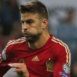 El defensa de la selección española Gerard Pique durante el partido contra Eslovaquia.
