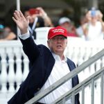 Donald Trumpo asistió ayer a un torneo de golf femenino en Bedminster