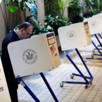 Colegio electoral en Nueva York de cara a las primarias que hoy se celebran en el Estado
